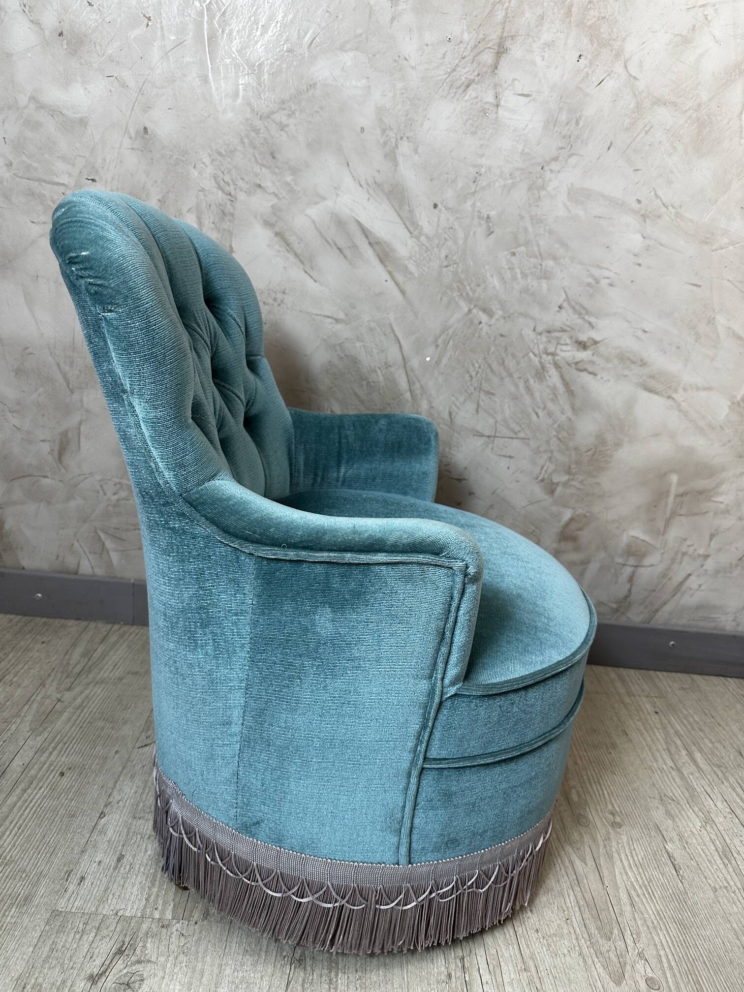 Chauffeuse et son pouf