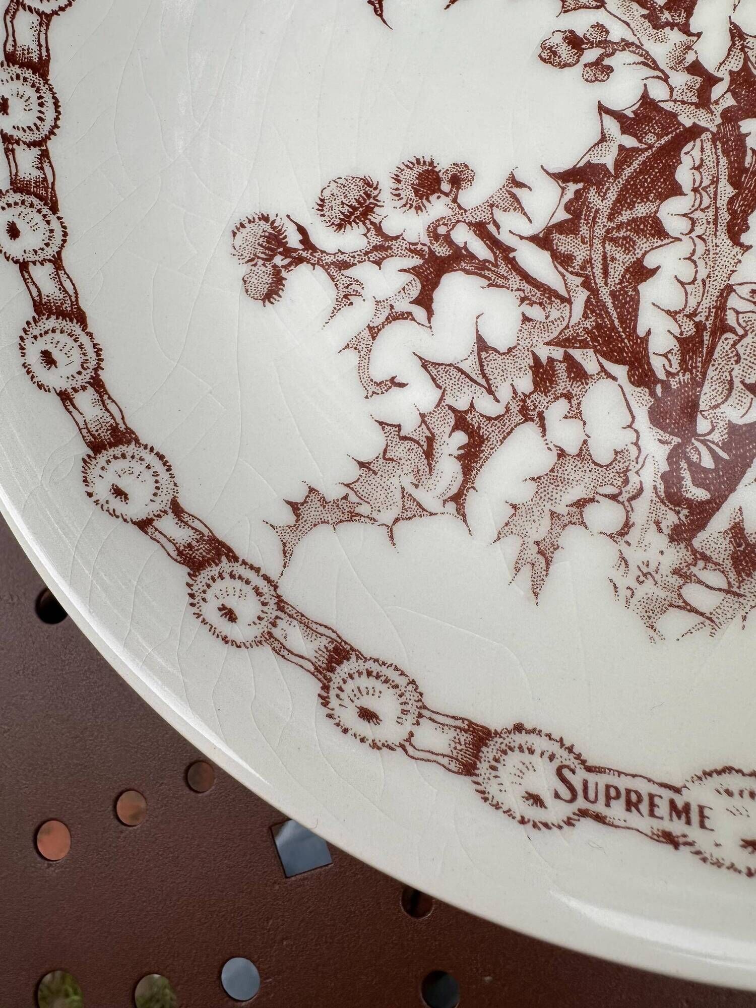Gien earthenware plates with thistle decoration, set of 6.