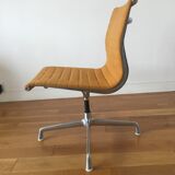 EA105 chair by Charles & Ray Eames, Herman Miller edition