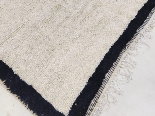 Handmade moroccan berber carpet 213 x 147 cm