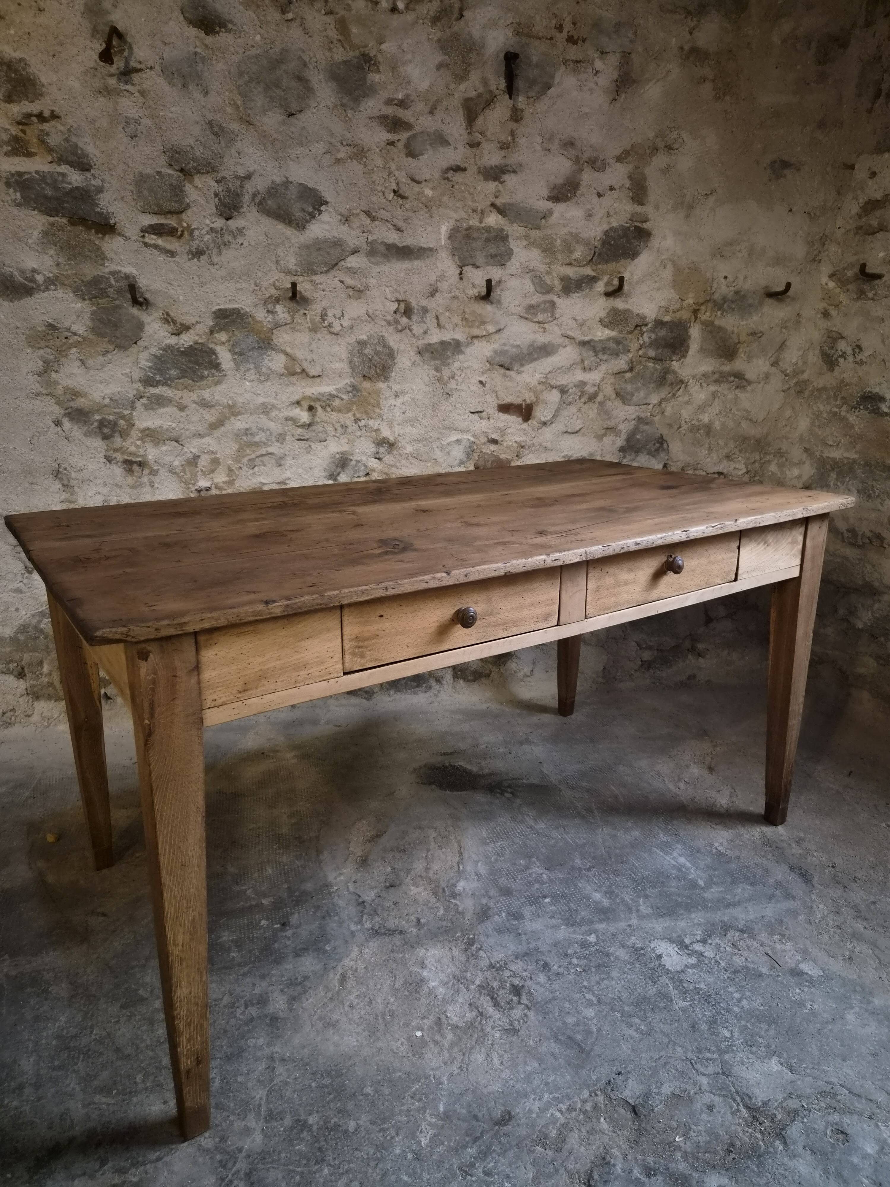 Table à manger rustique de ferme française, deux tiroirs, années 1920–1940