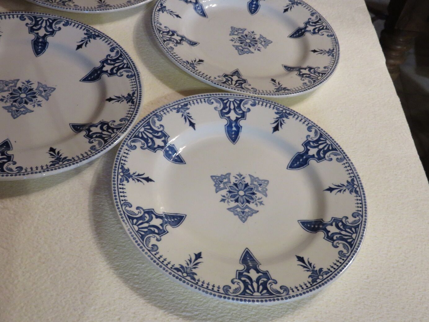 Suite 4 assiettes terre de fer Luneville