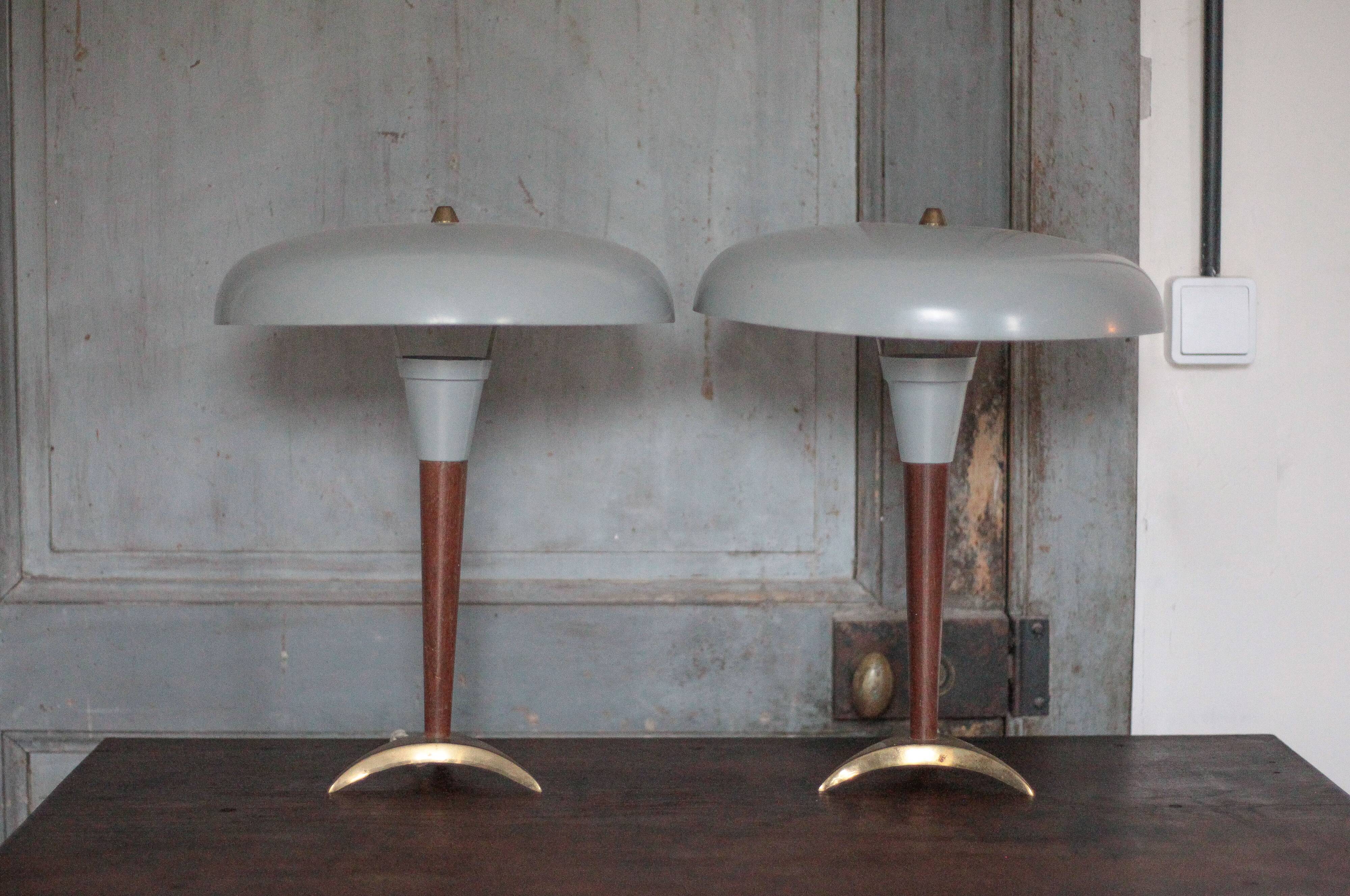 Pair of tripod lamps, 1950s design, bedside lamp, decor.