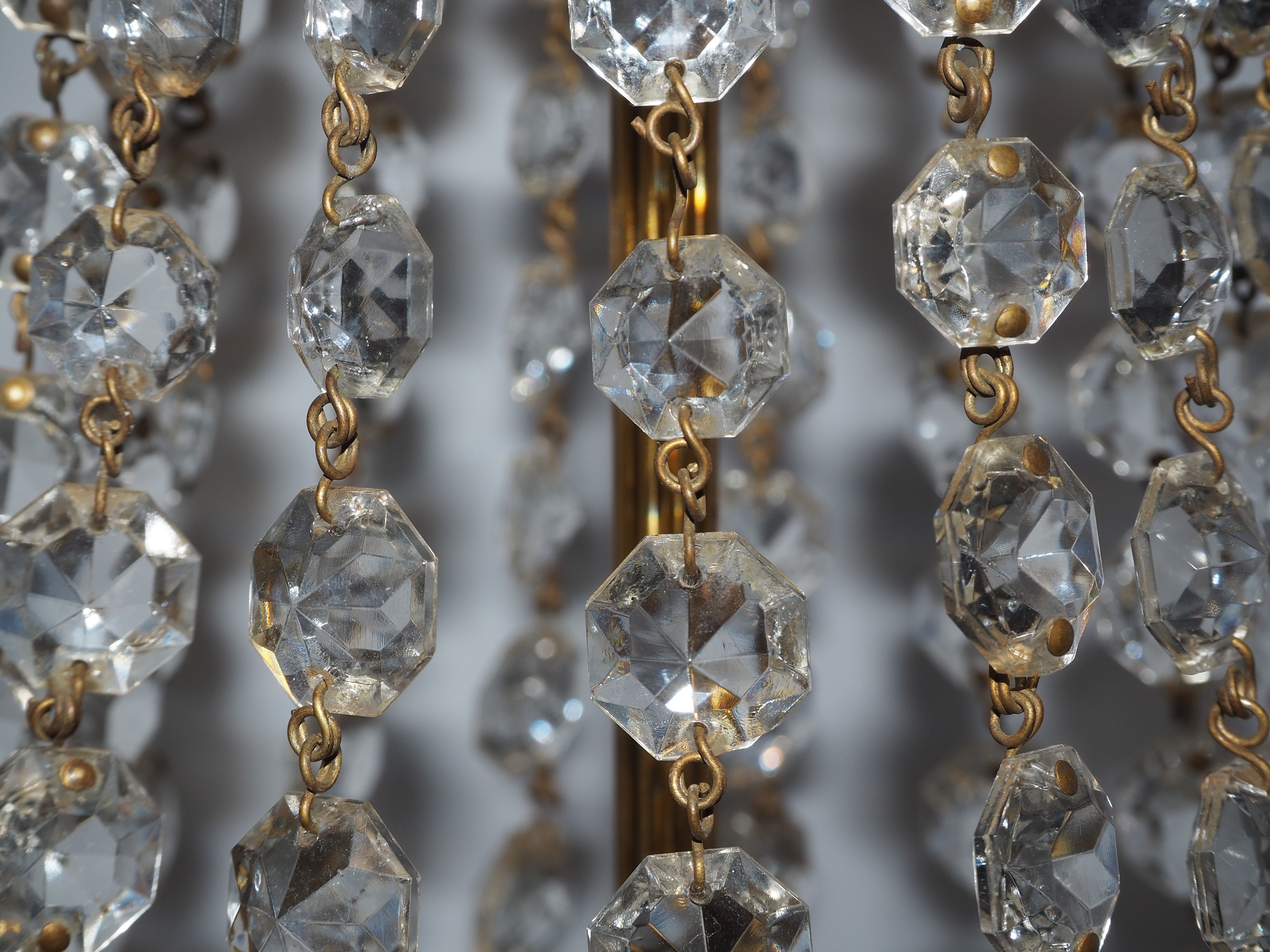 Balloon chandelier with glasses and bronze pampilles
