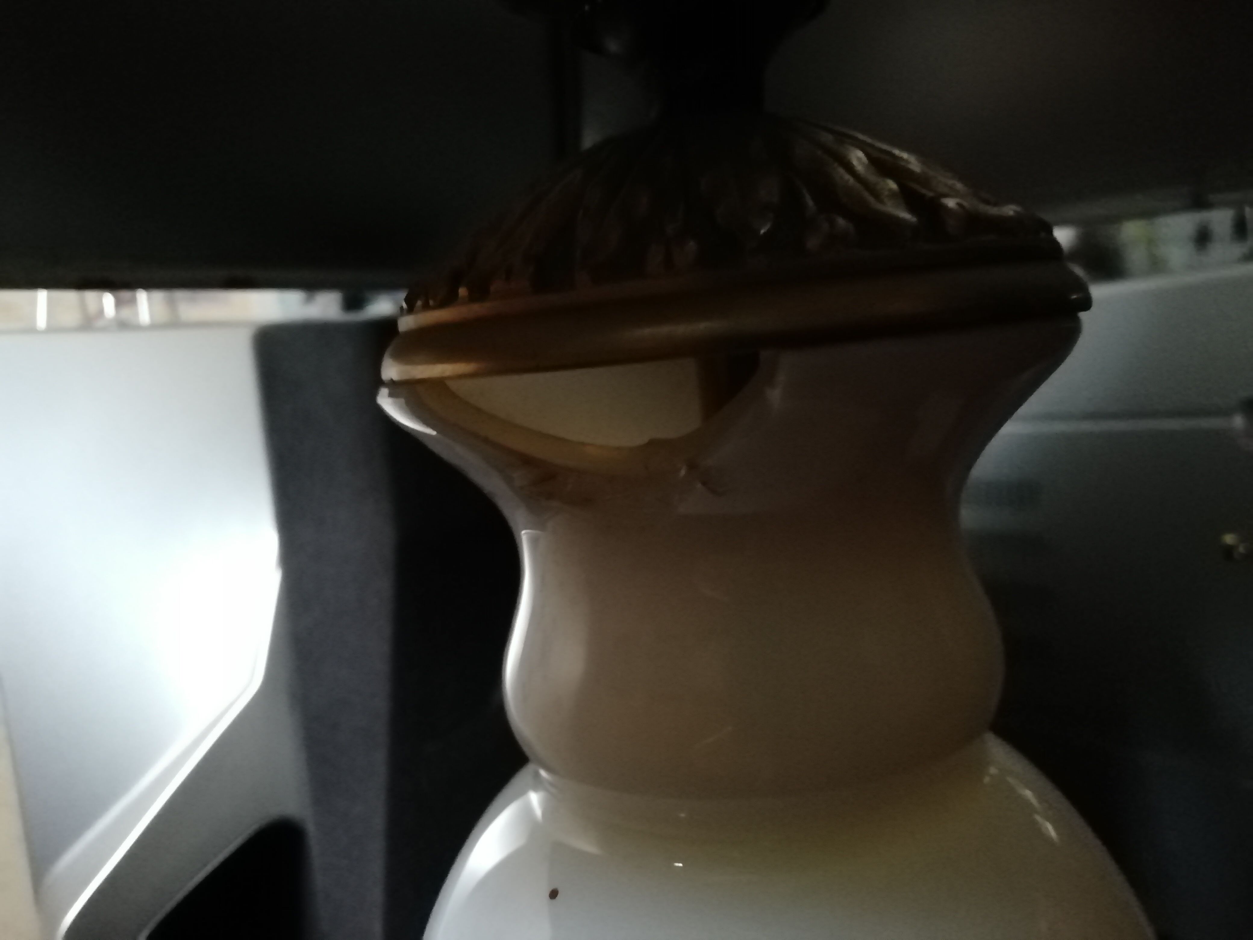 Vintage lamp with white opaline foot