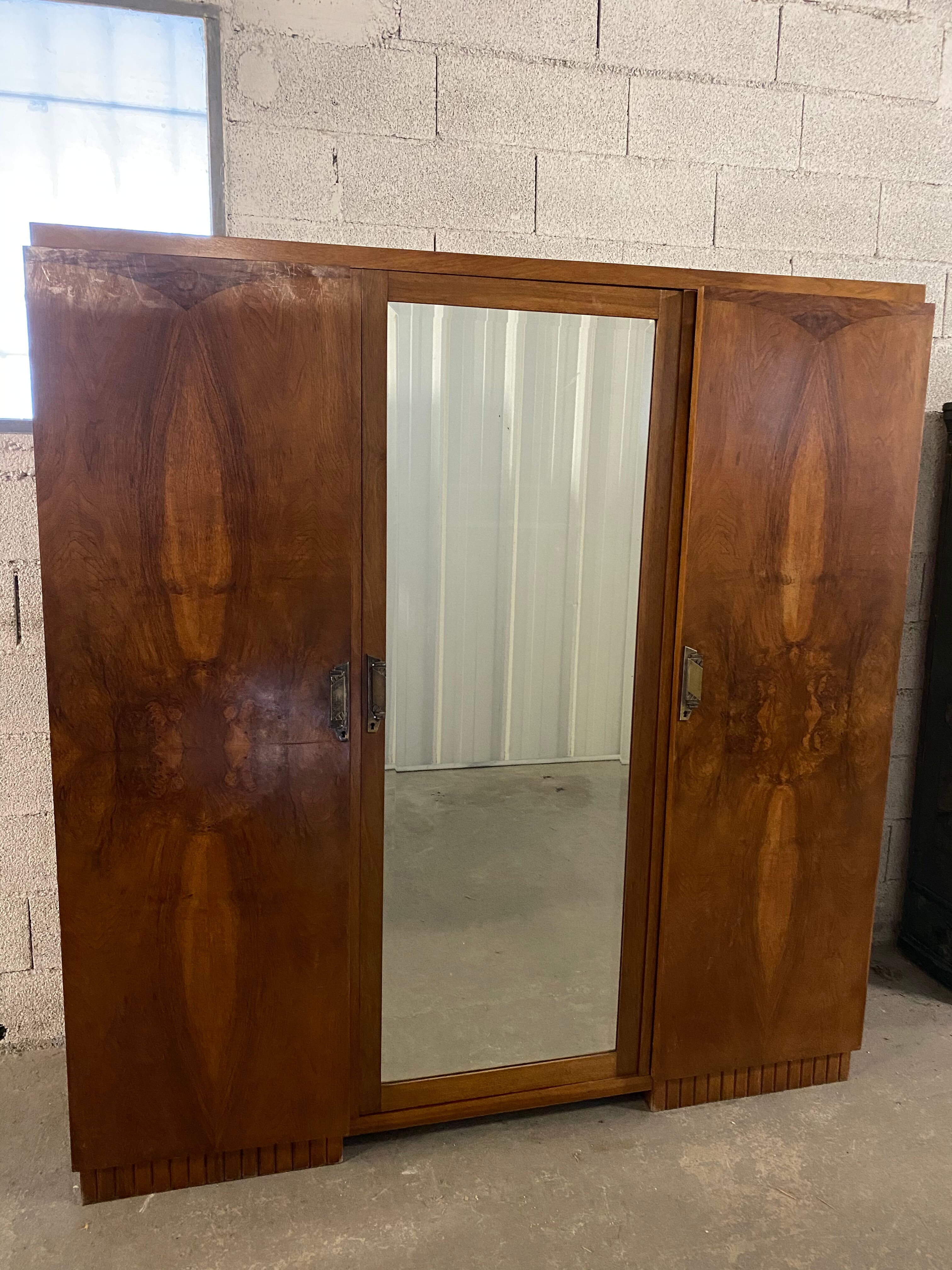 Art Deco 1930 walnut cabinet