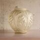 Vase boule en verre art deco aux roses