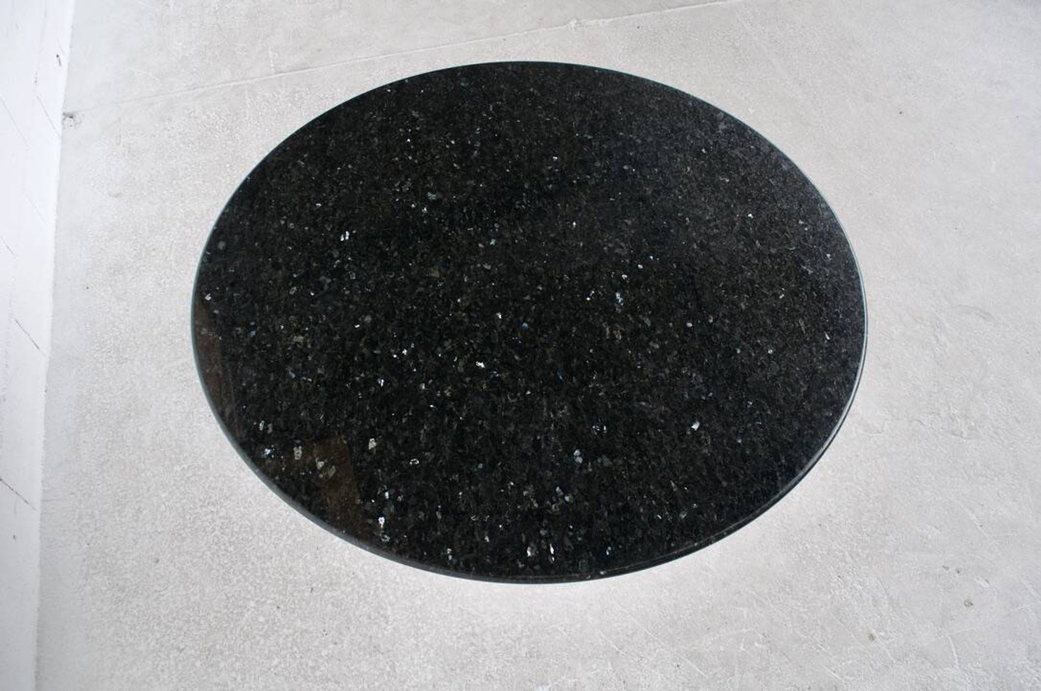 Table lotorosso by Ettore Sottsass, marble, Poltronova publisher, 1965.