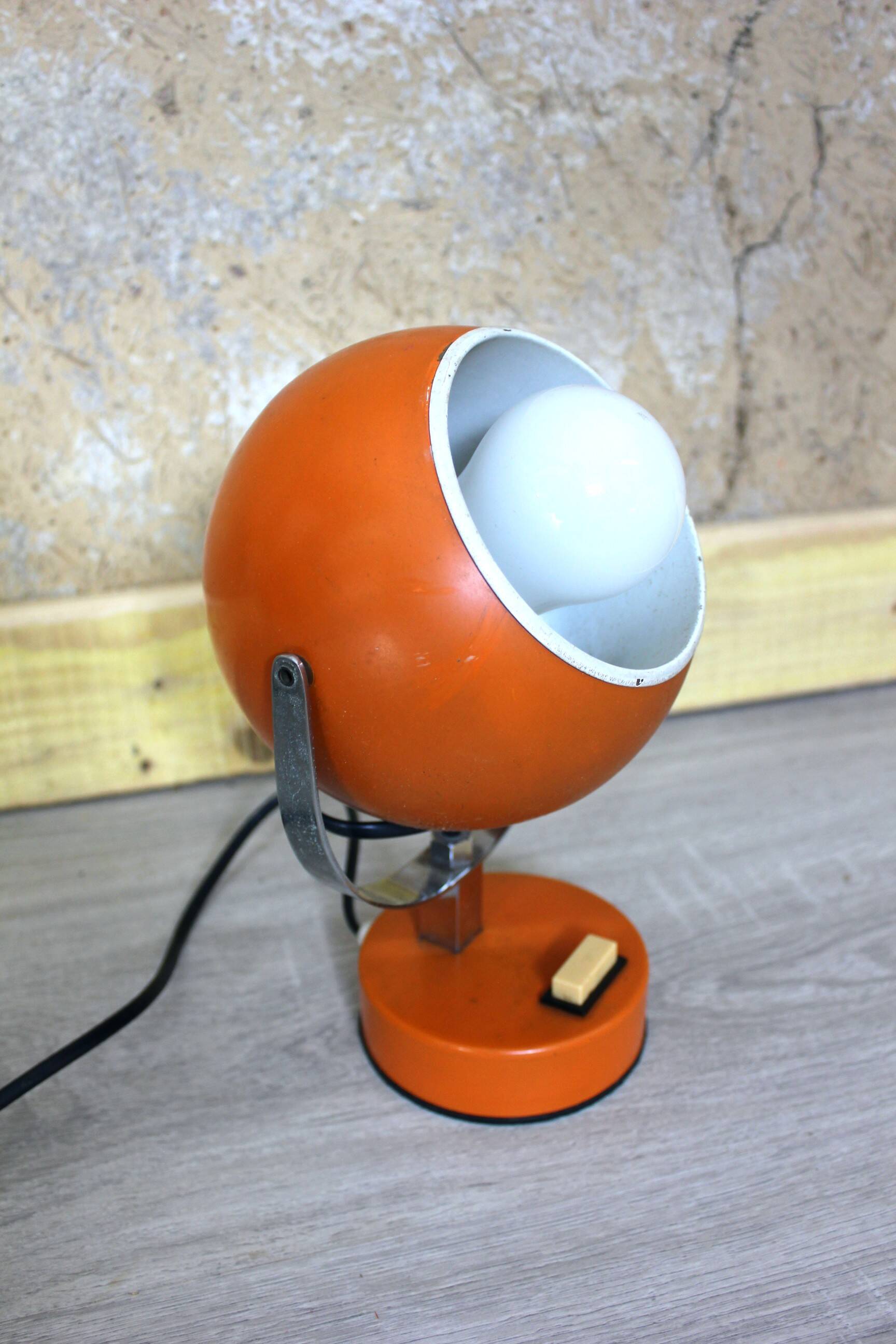 Orange Eyeball lamp, space age vintage from the 60s.