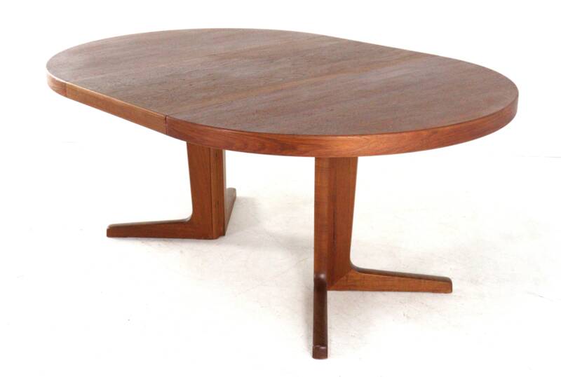 Danish round 1x extendable dining table 'Outrup' - teak
