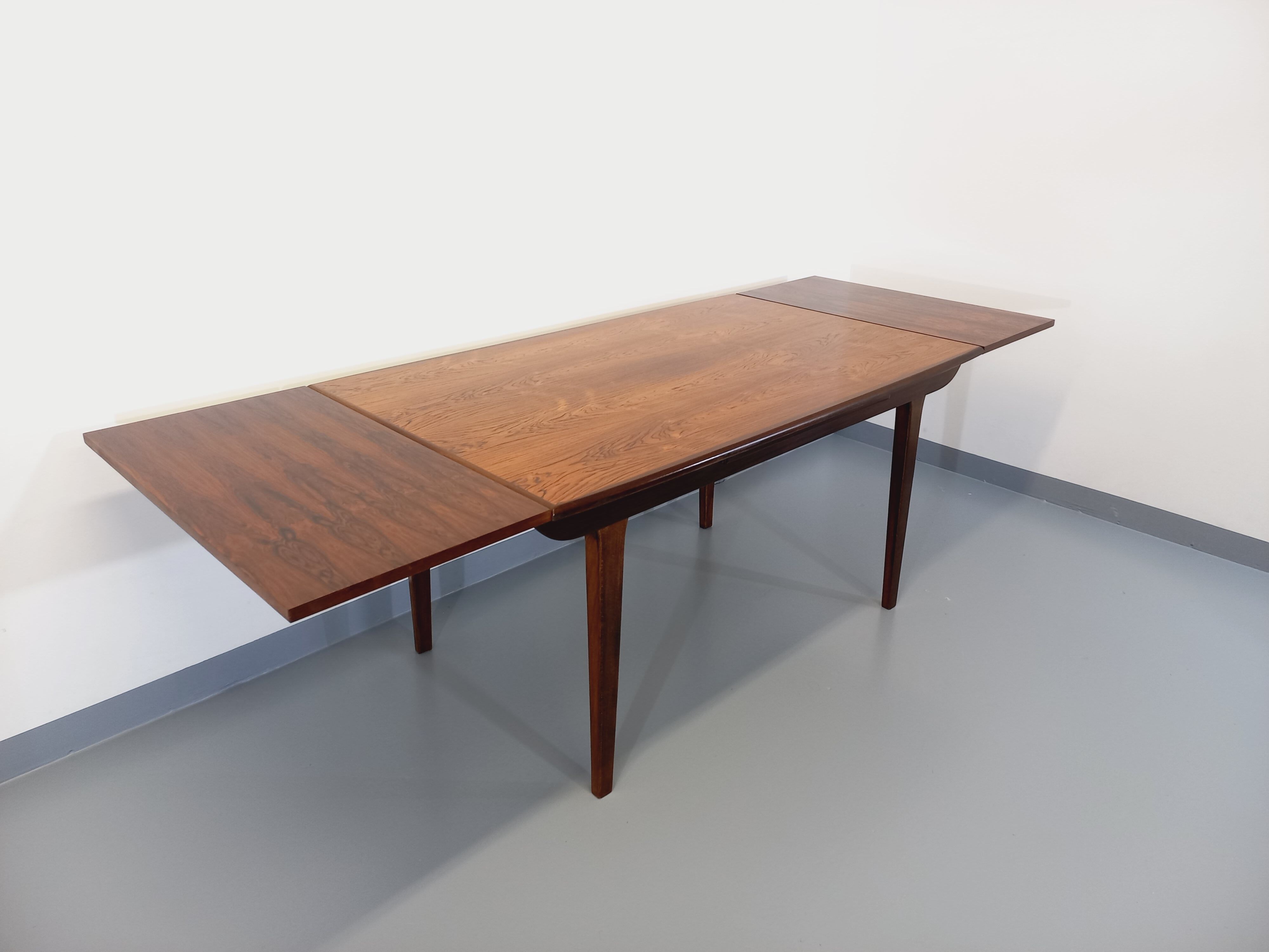 Vintage Scandinavian style dining table from the 50s 60s in rosewood with extensions