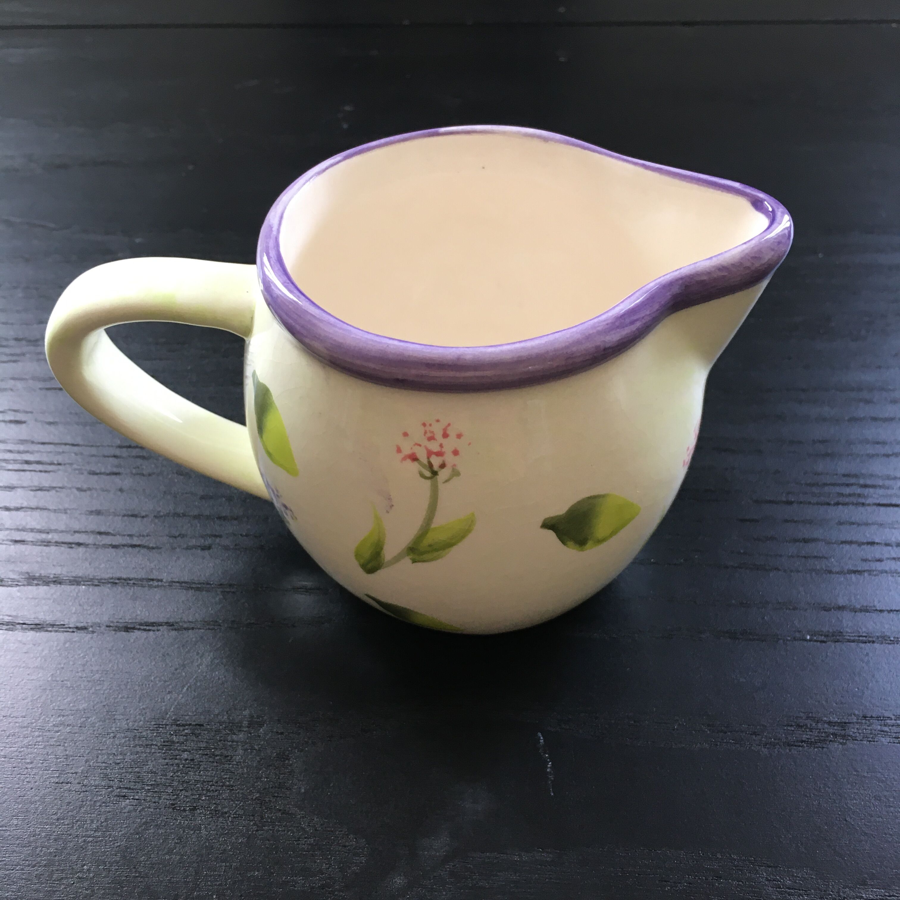 Milk pot decorative hydrangea