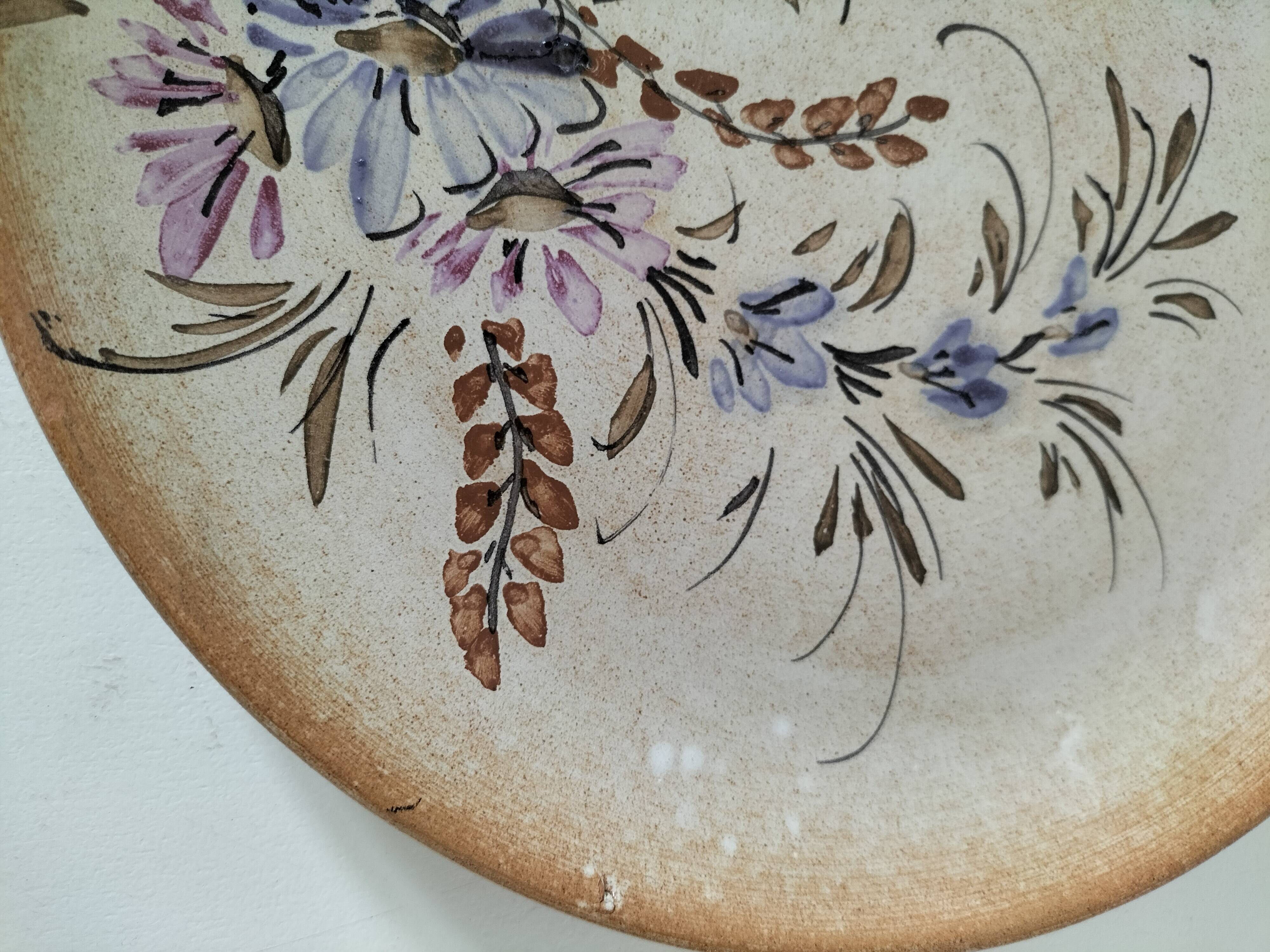 Stoneware plate with hand-painted floral decoration