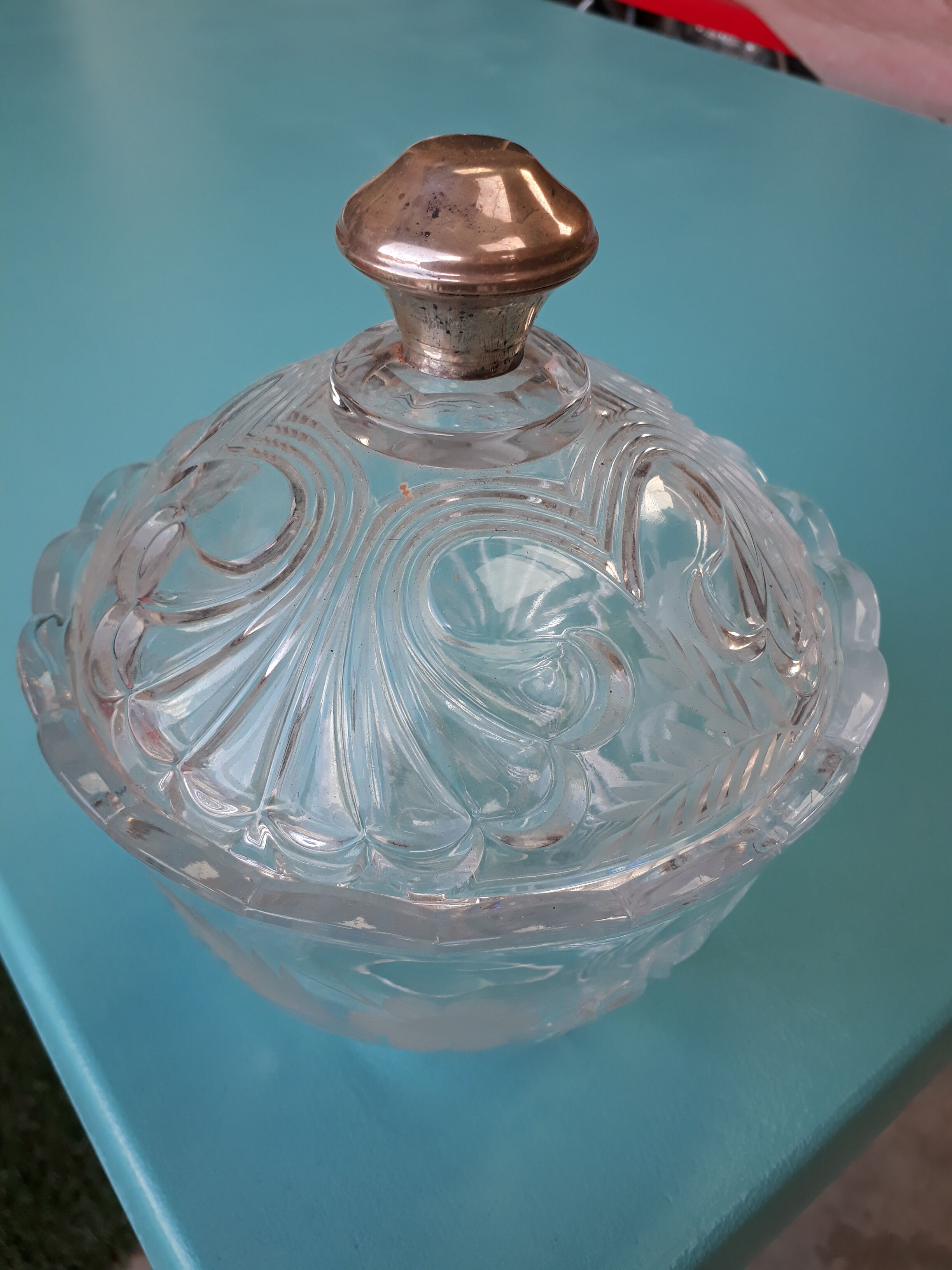 Crystal pot
