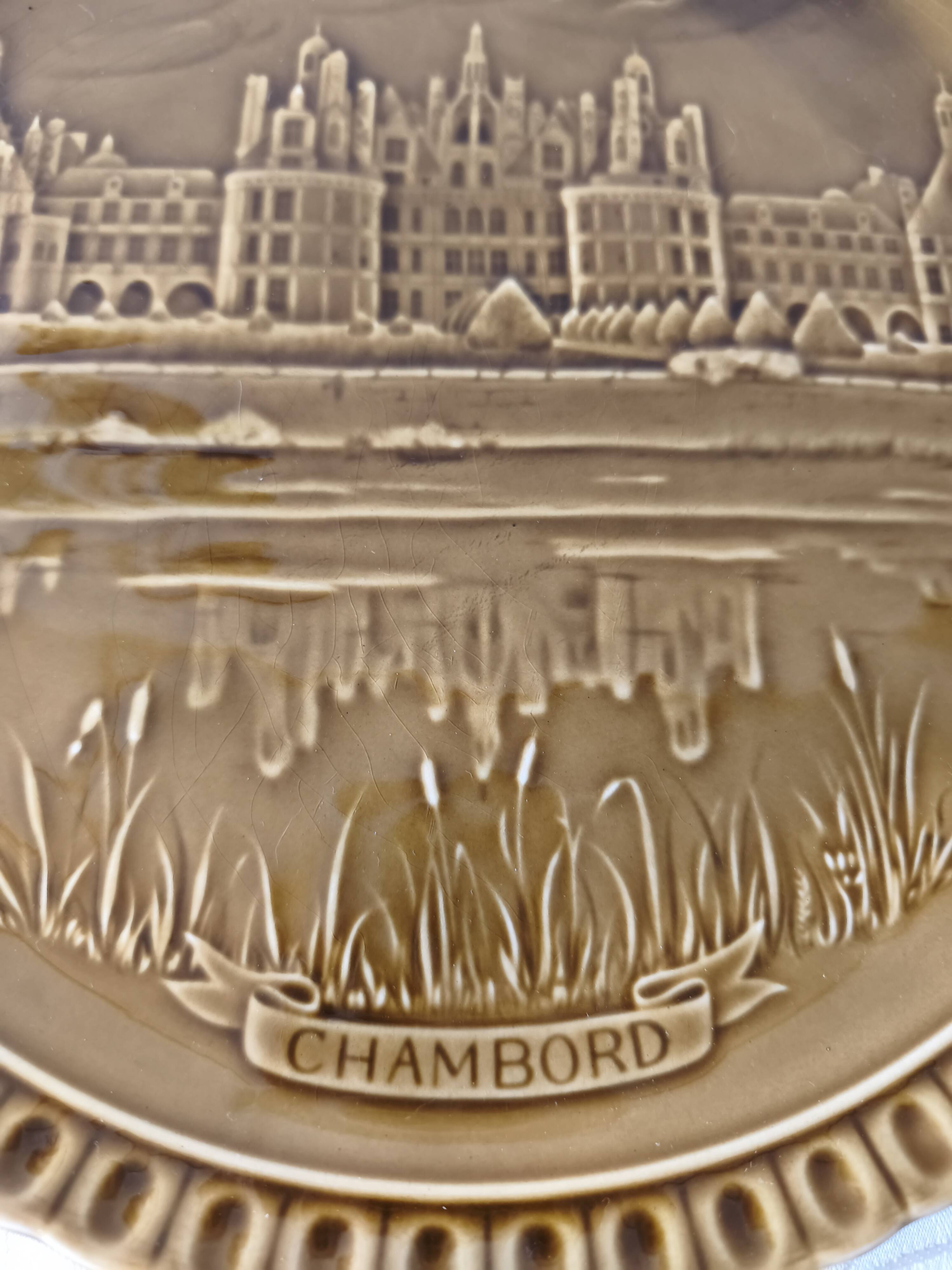 Plat de présentation vintage en faïence de Gien création spéciale Chambord