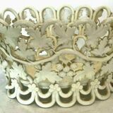 Centerpiece in glazed earthenware decorated with grapes XX century