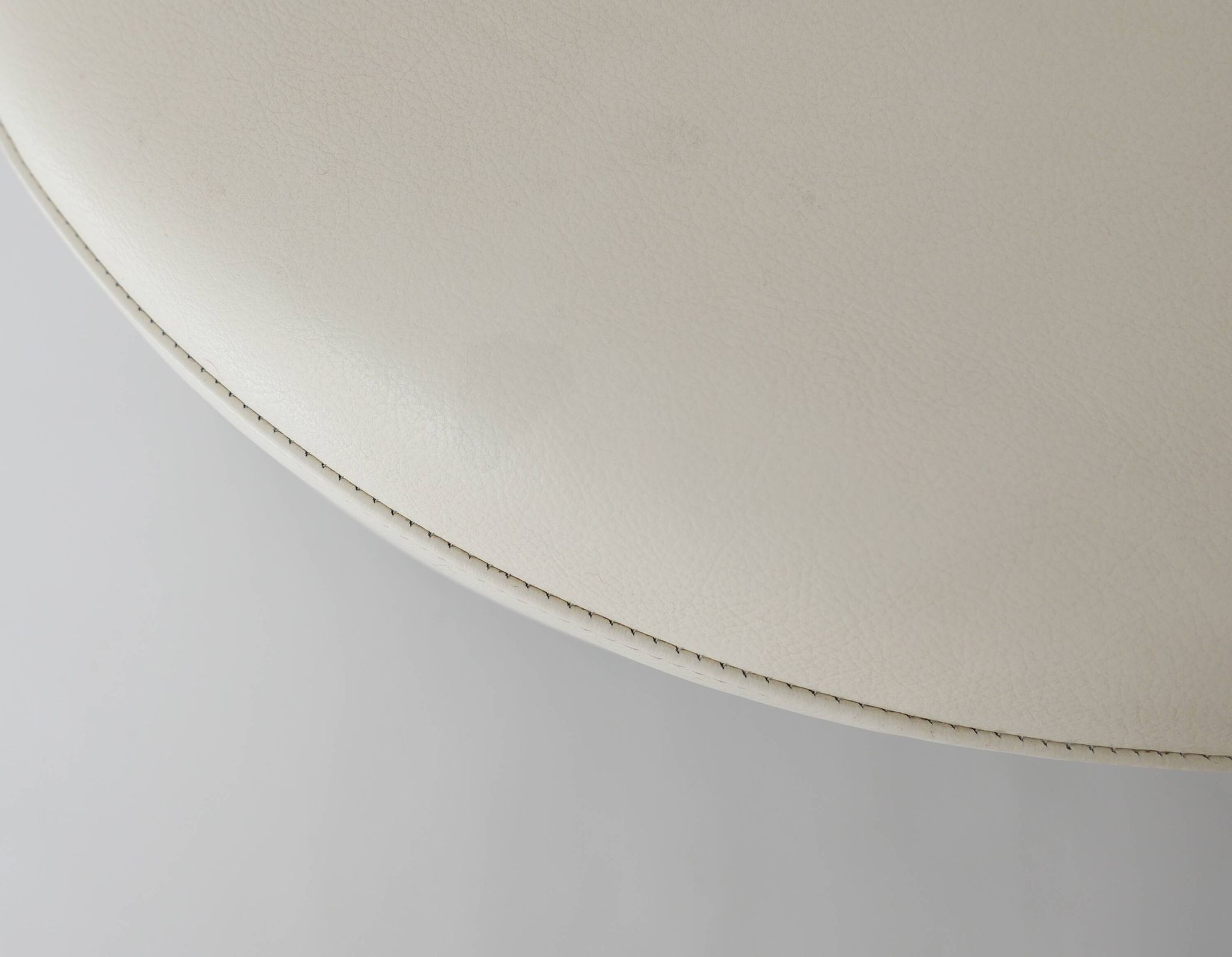 Canta and Aki swivel chairs in leather by Toshiyuki Kita for Cassina