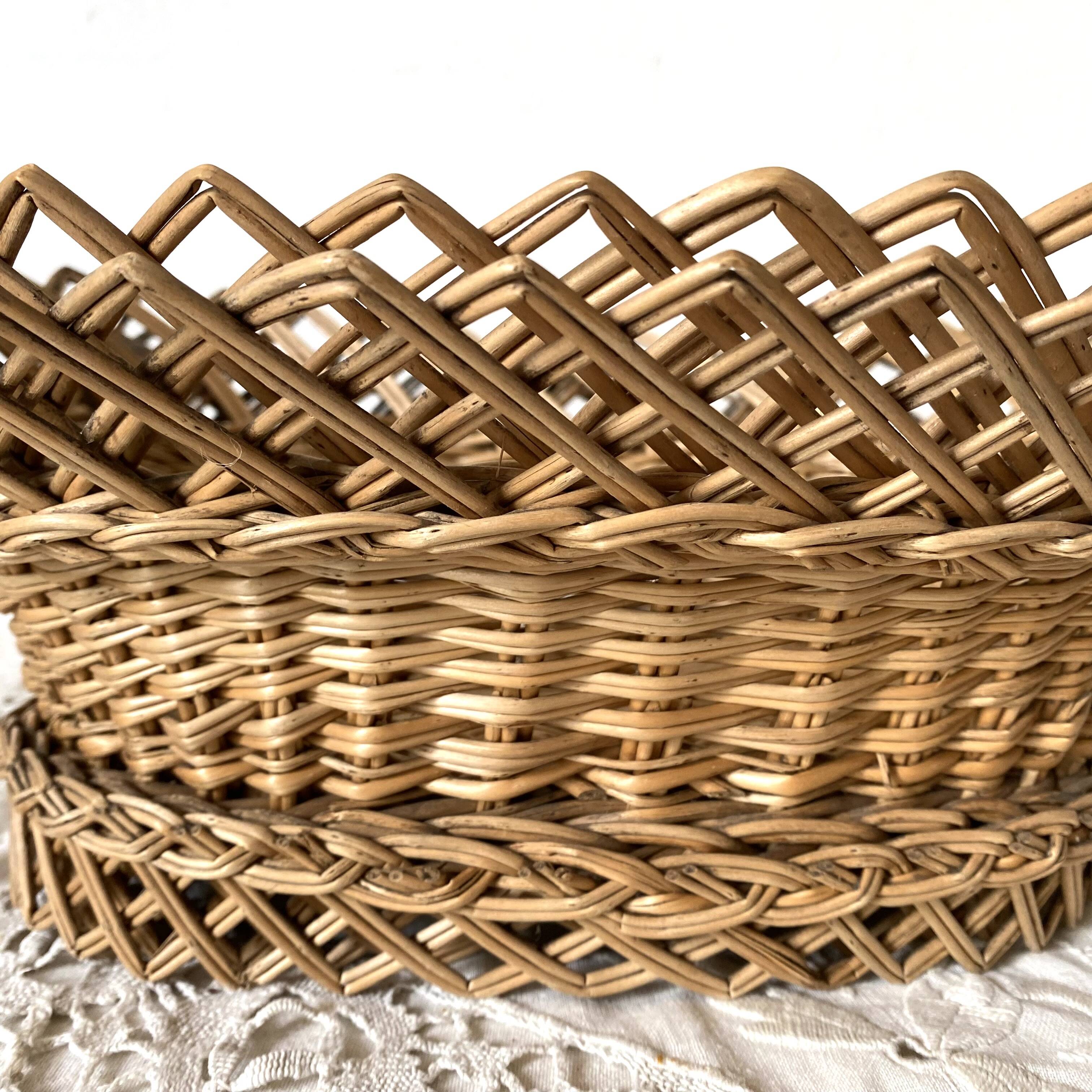 Woven wicker bread or fruit basket