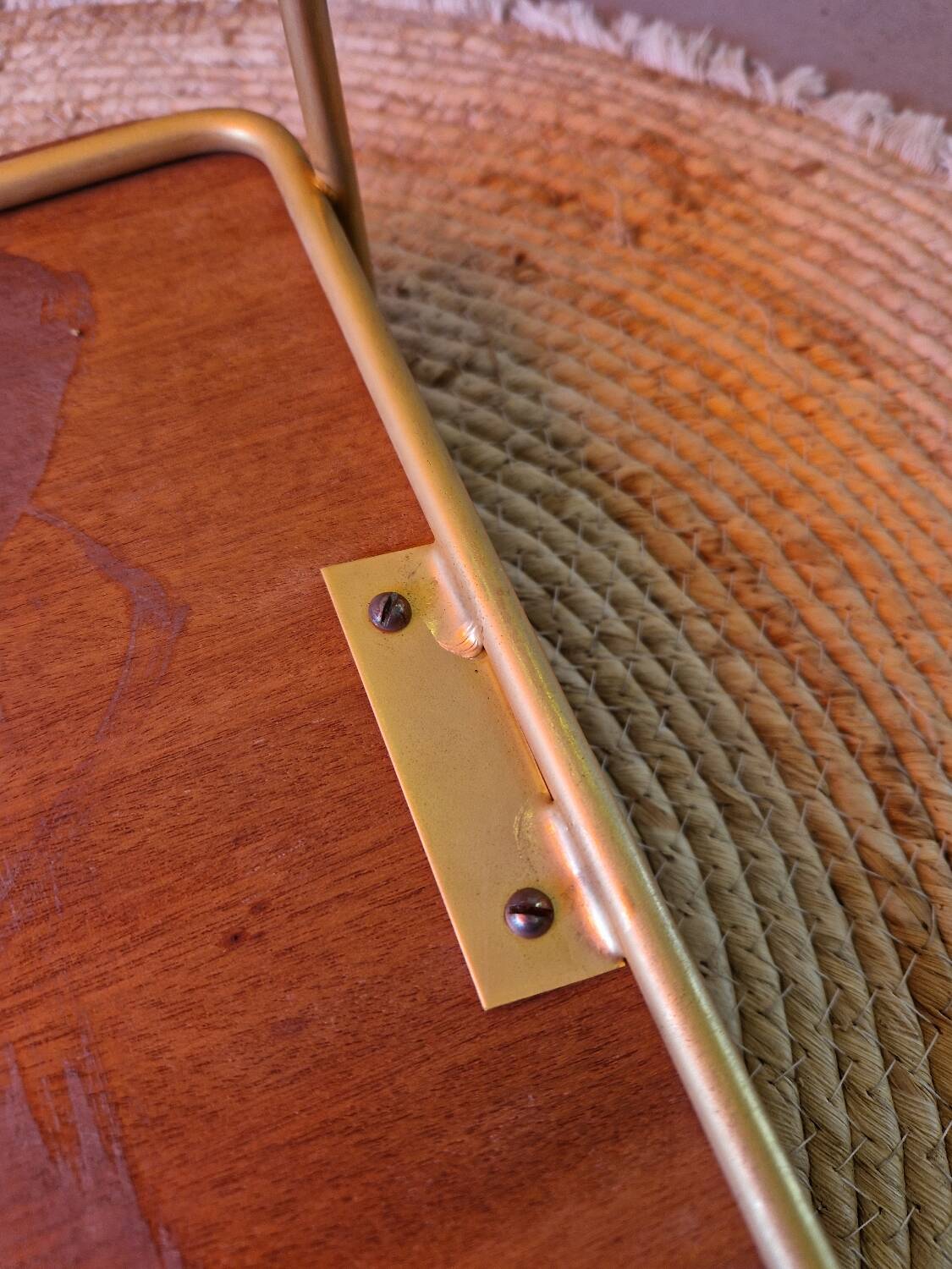 Side table in gold metal and scoubidou