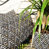Paire de coussins Art déco en tissu d'ameublement