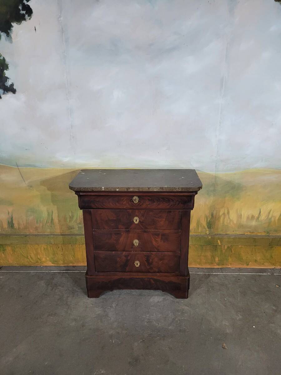 Small mahogany Louis Philippe chest of drawers