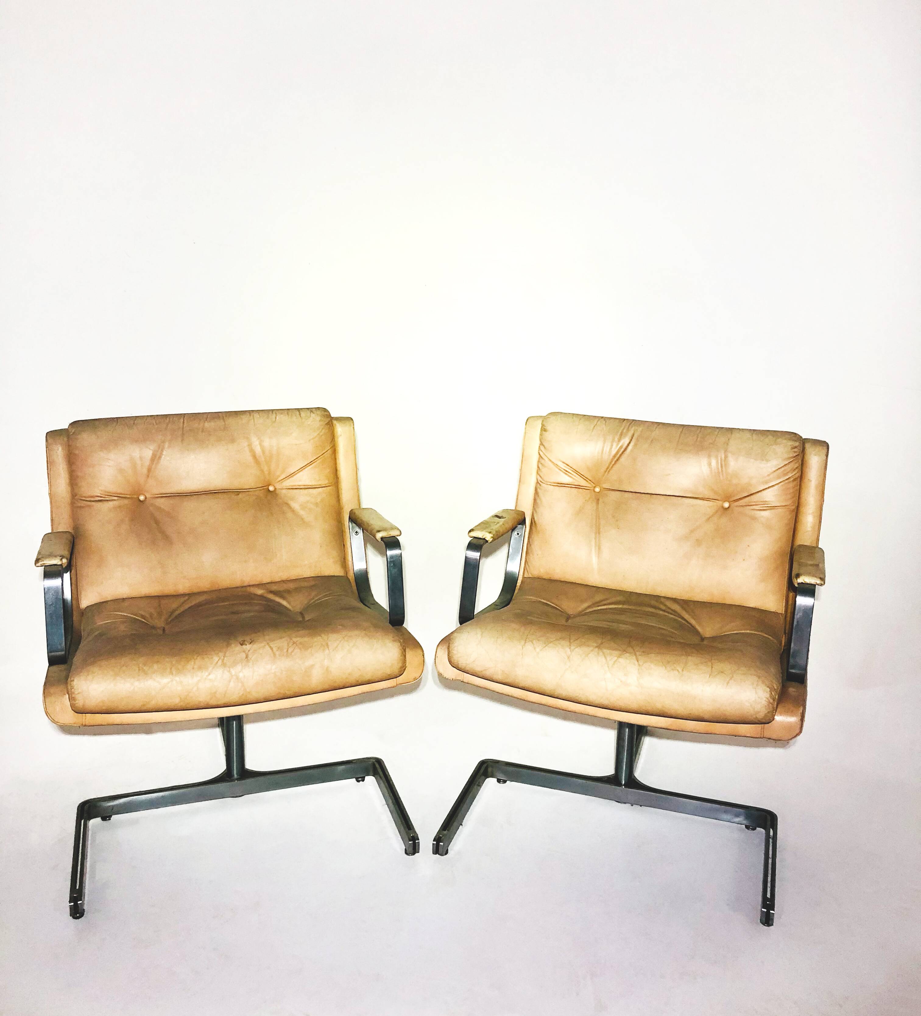 Paire de fauteuils Raphael Raffell cuir sable