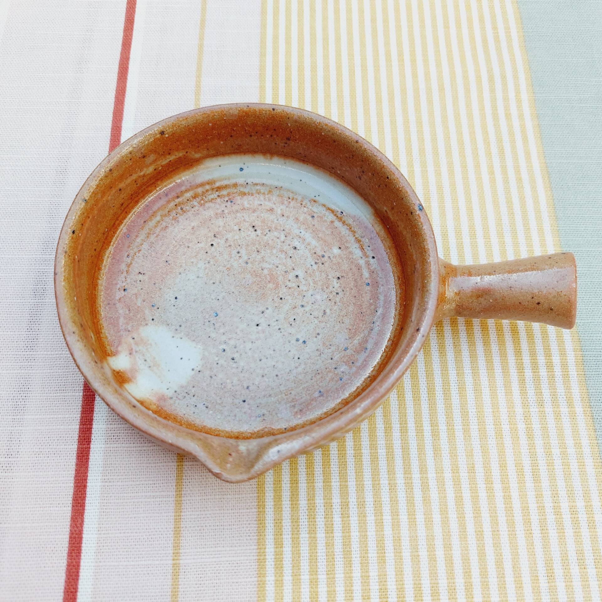Earthenware casserole pot