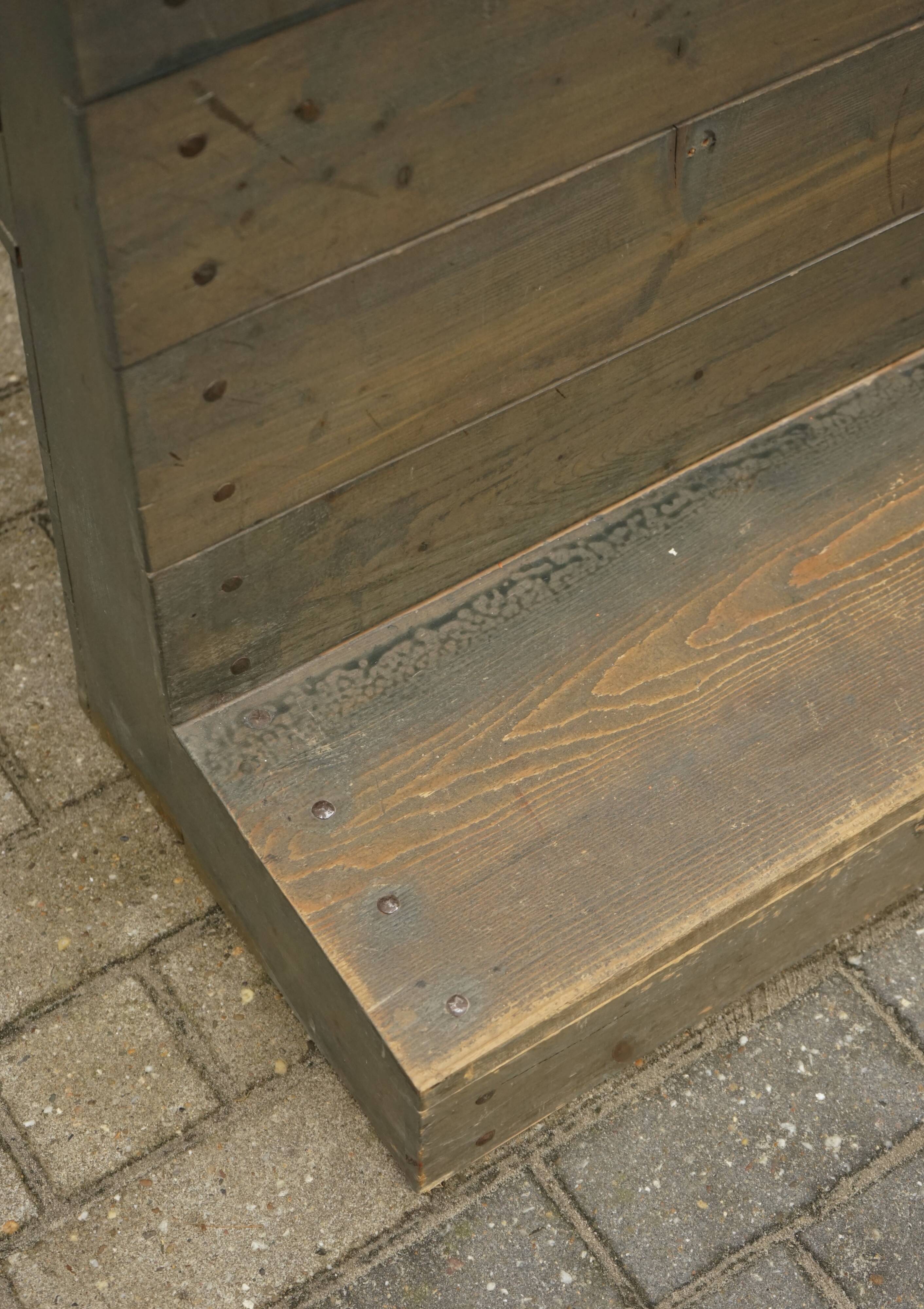 Banc d'École Bossche par Dom Hans van der Laan, 1964