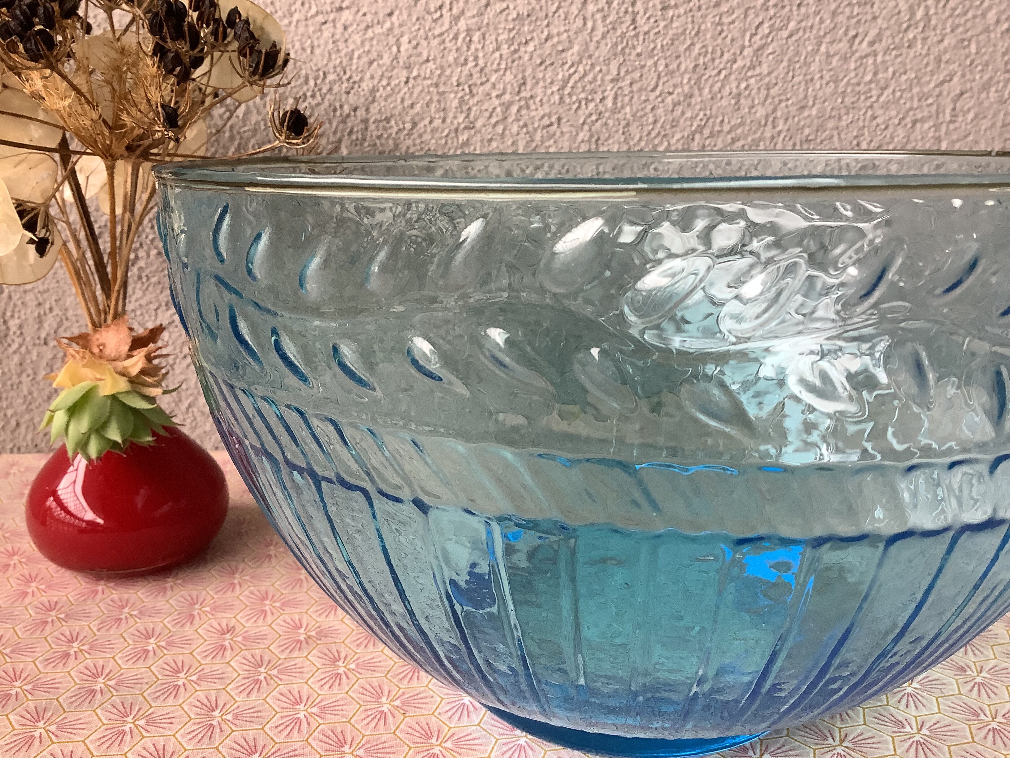 Salad bowl in molded glass pressed art deco fluorescent blue