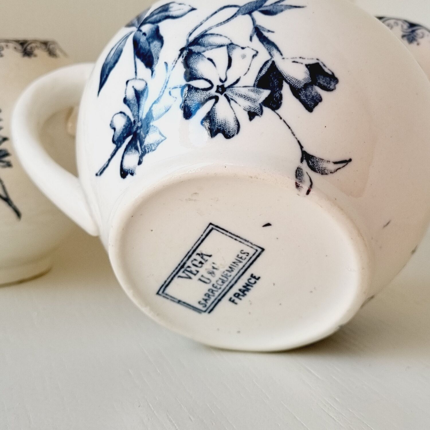 Sweetener and milk jug Sarreguemines Vega
