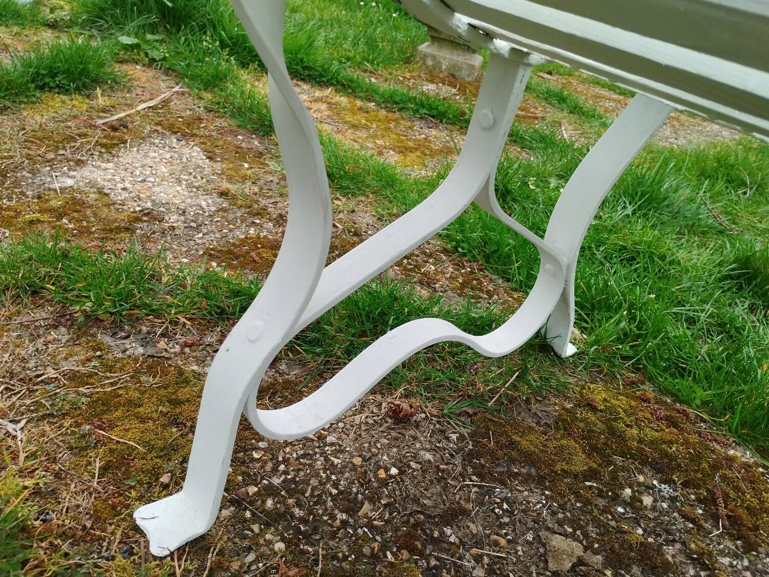 Banc de jardin ancien avec pieds en fer
