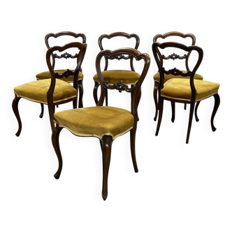 Suite de 6 chaises anglaises 19ème en Noyer