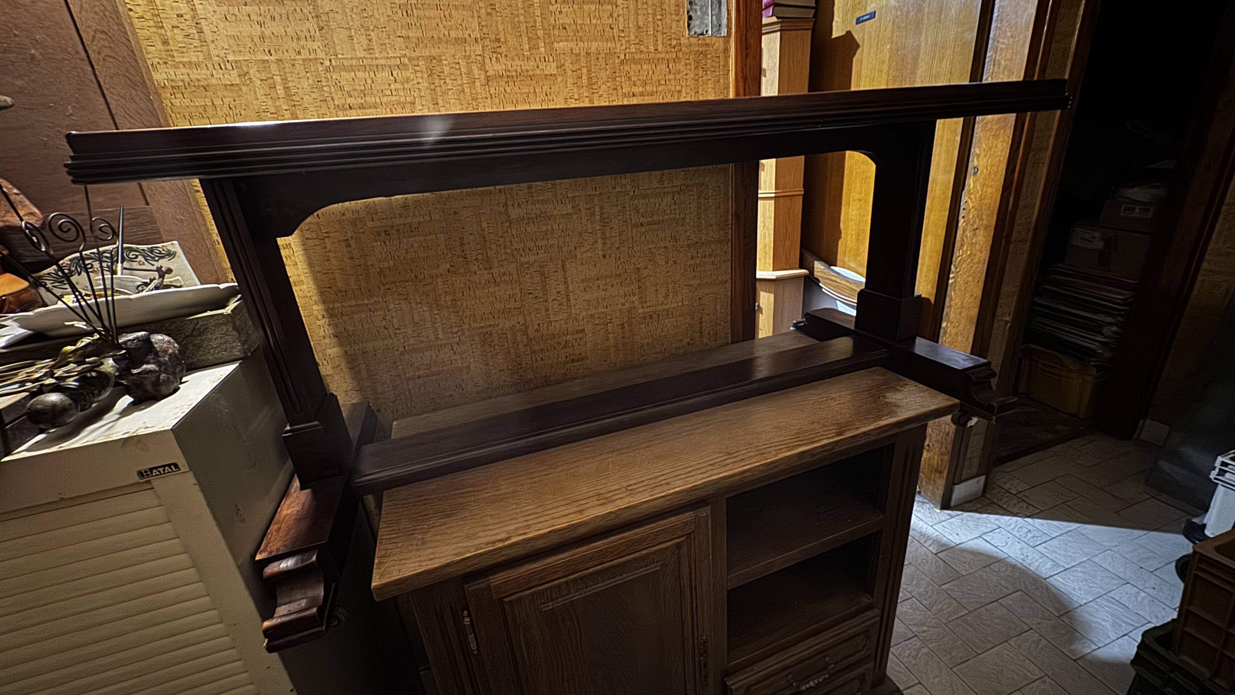 Mahogany and leather coffee table from the 19th century.