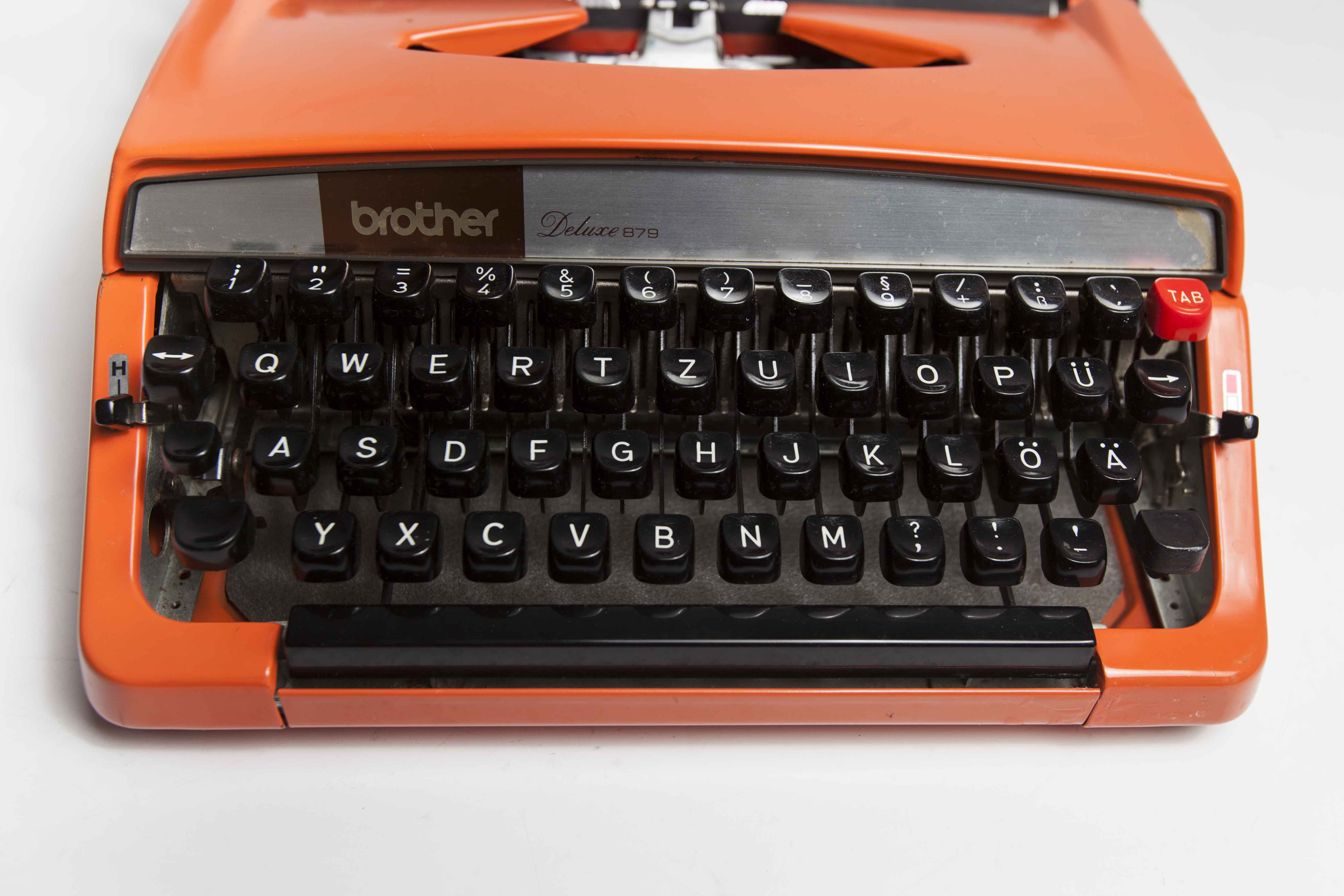 Machine à écrire brother de luxe 879 révisée et ruban neuf qwertz