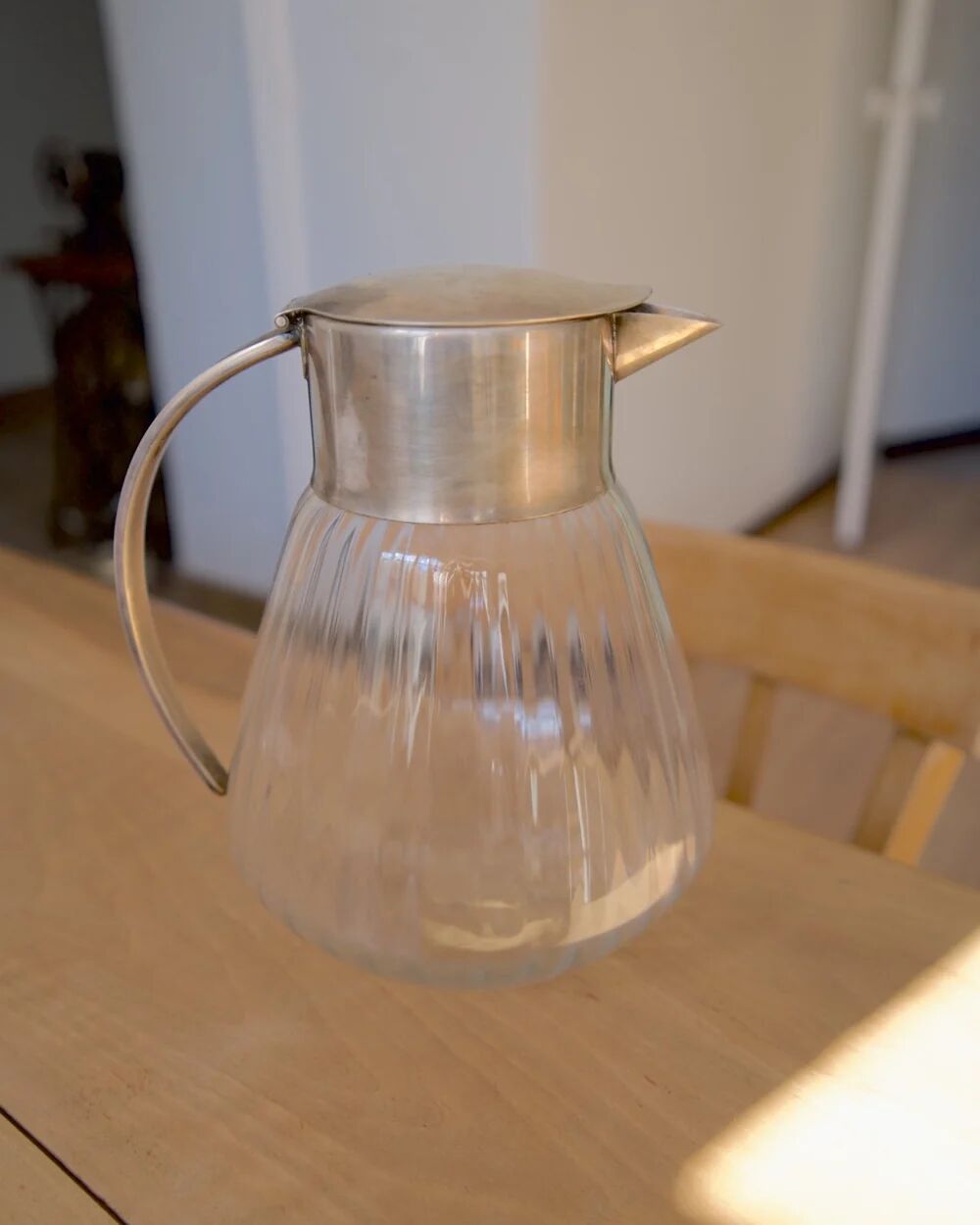 Glass and metal carafe of over 2 litres