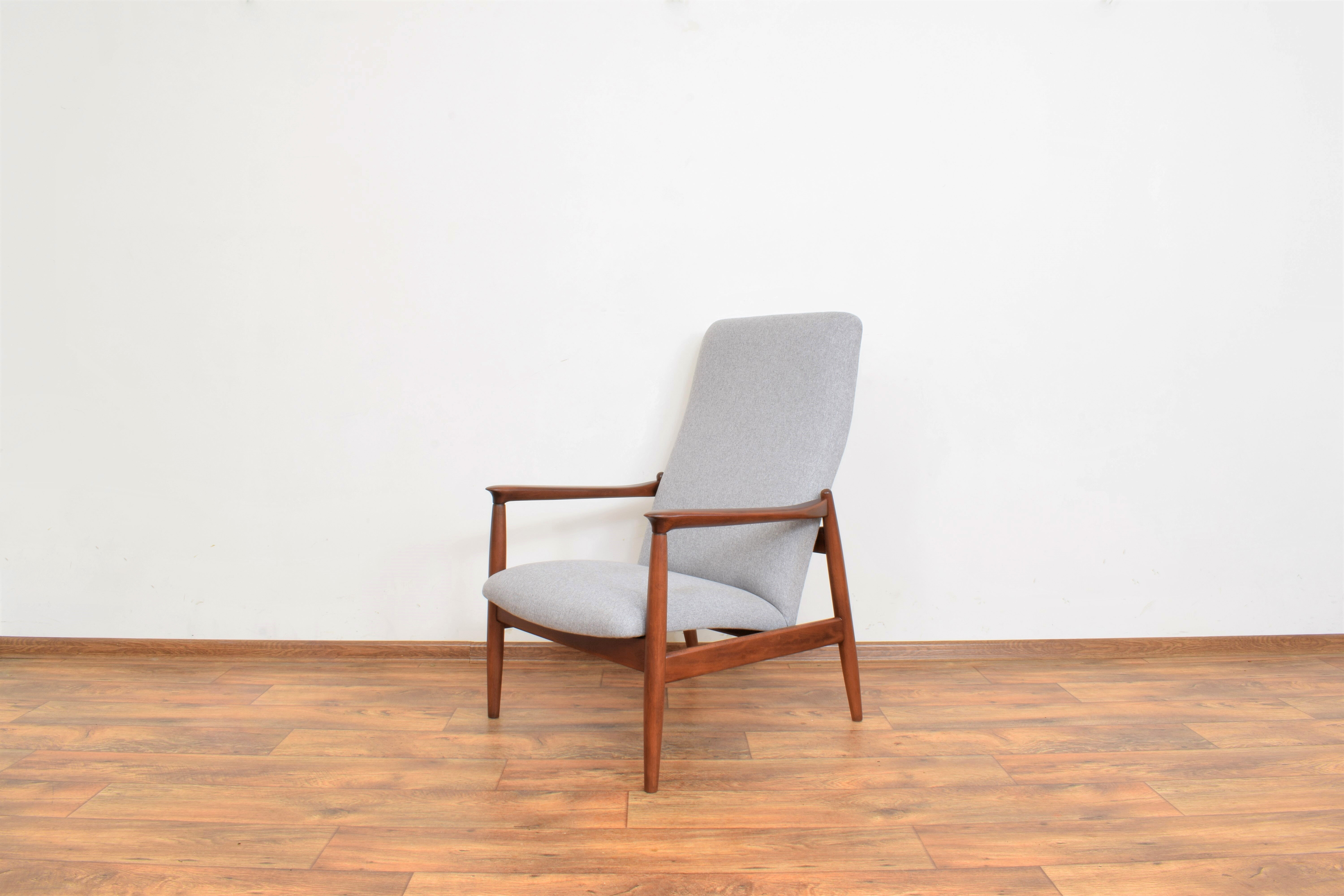 Polish Lounge Chairs by Edmund Homa, Set of 2