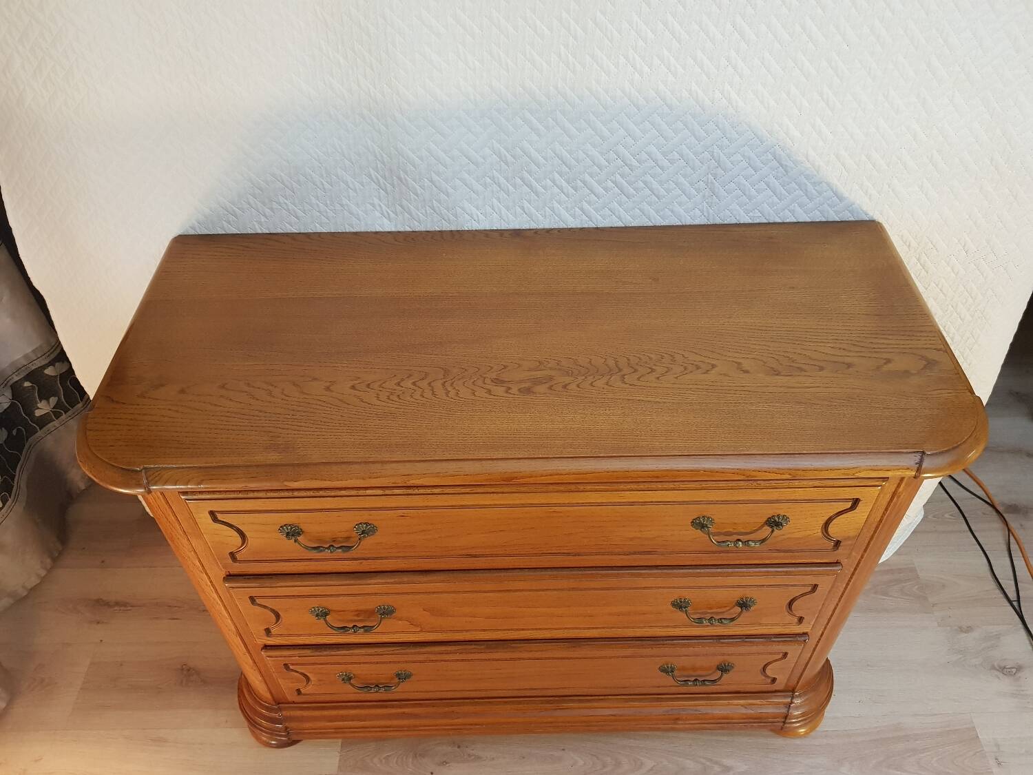 Commode vintage en bois massif