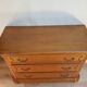 Commode vintage en bois massif