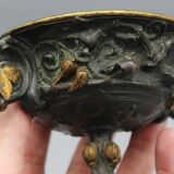Bronze pedestal bowl with leaf decoration