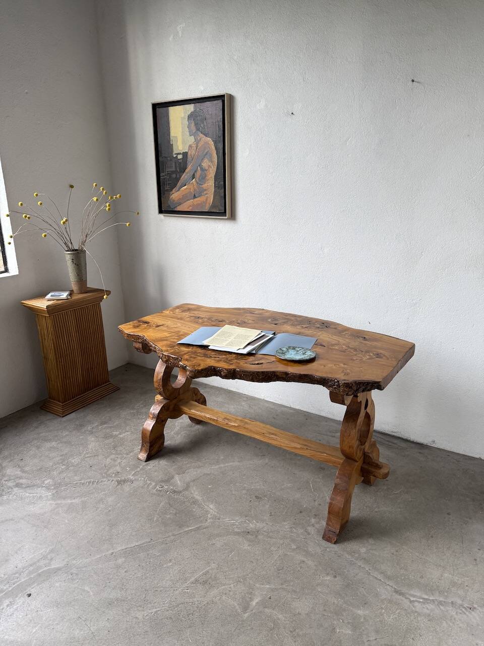 Table artisanale en orme massif, art populaire