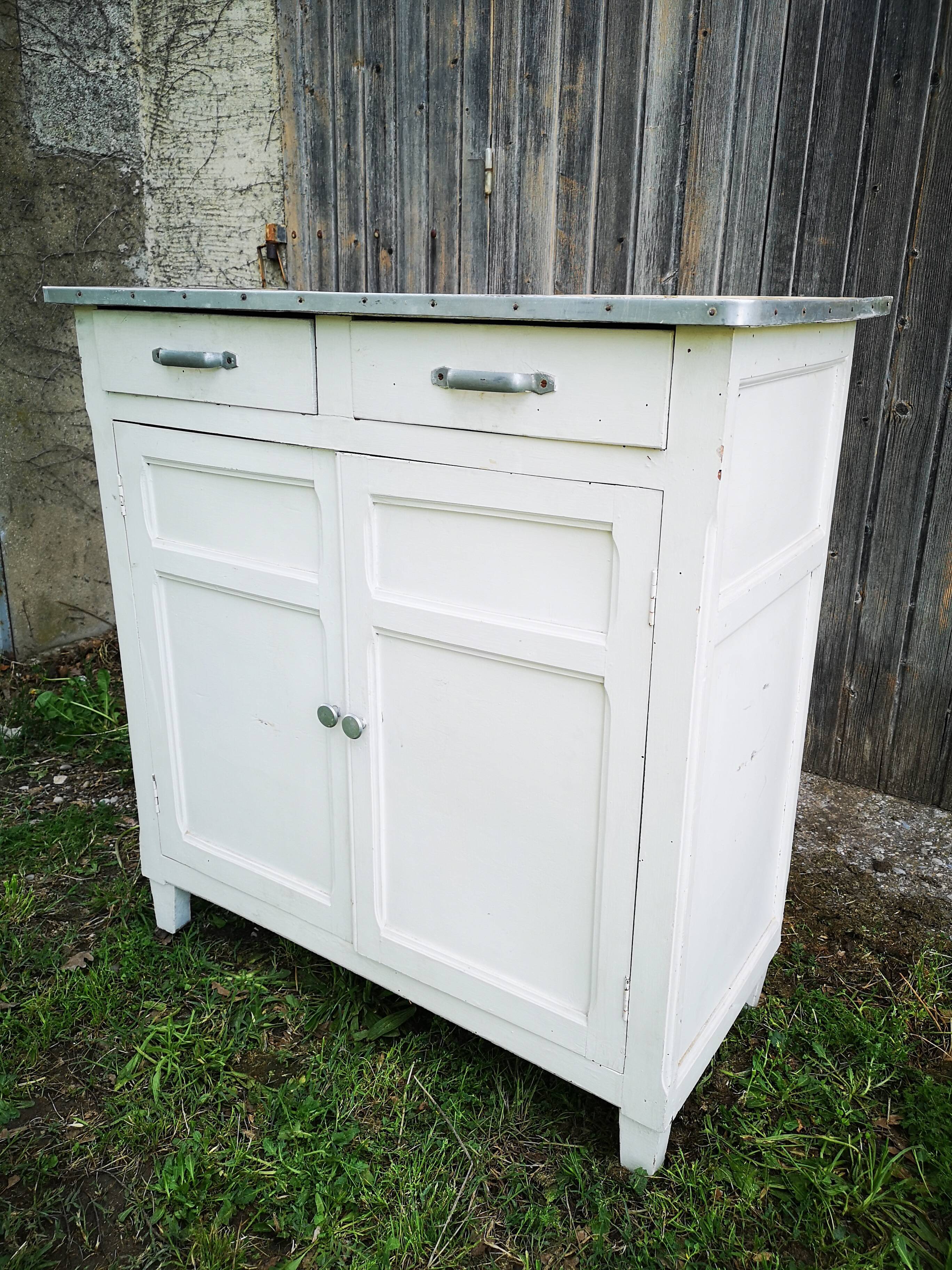 White parisian buffet