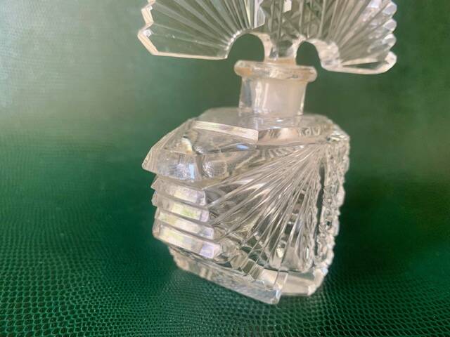 Art Deco perfume bottle in bohemian crystal engraved 1930