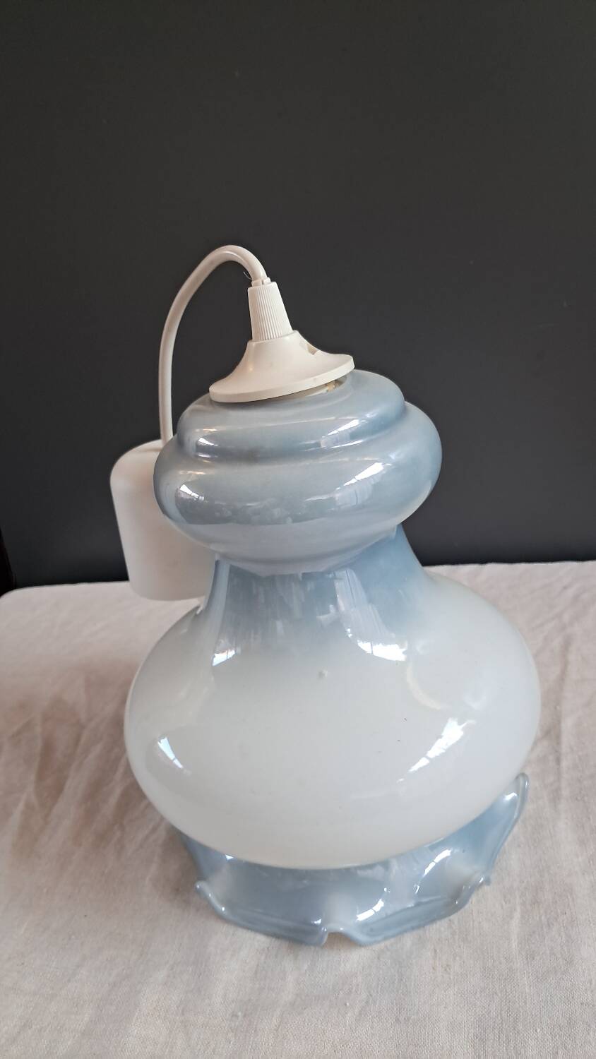 Blue opaline suspension
