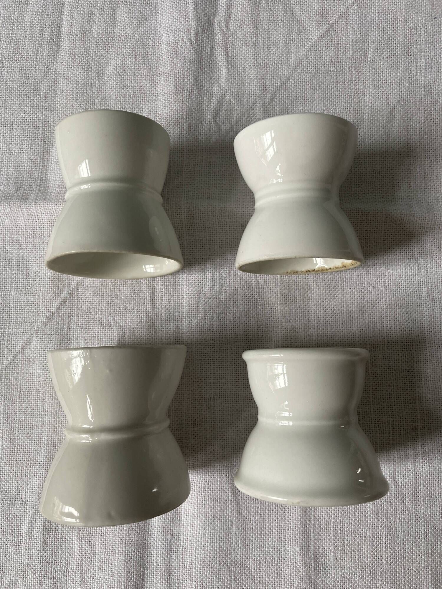 Set of 4 white porcelain diabolo shells
