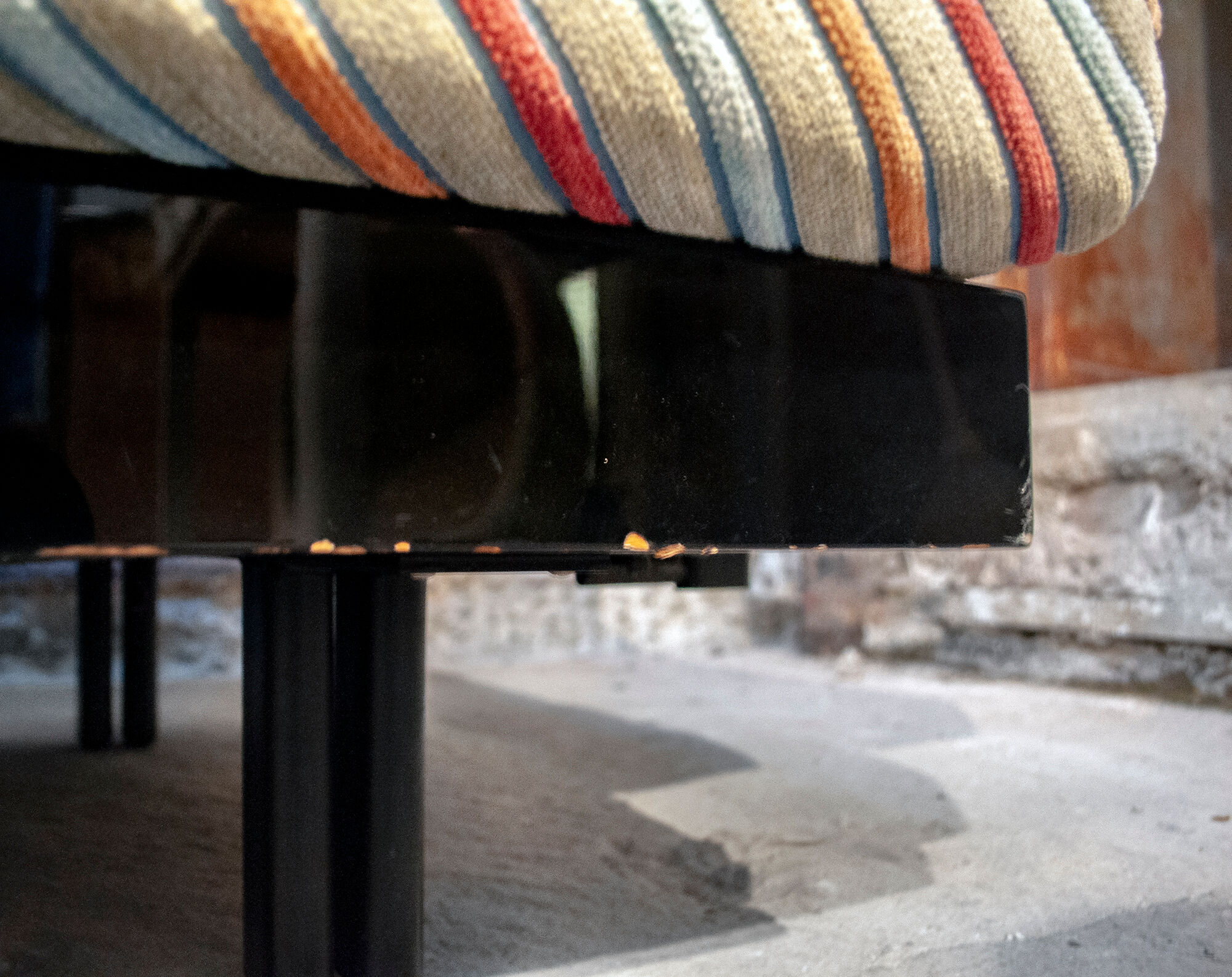 Sofa by Giovanni Offredi for Saporiti, with Missoni Italia fabric from the 1970s