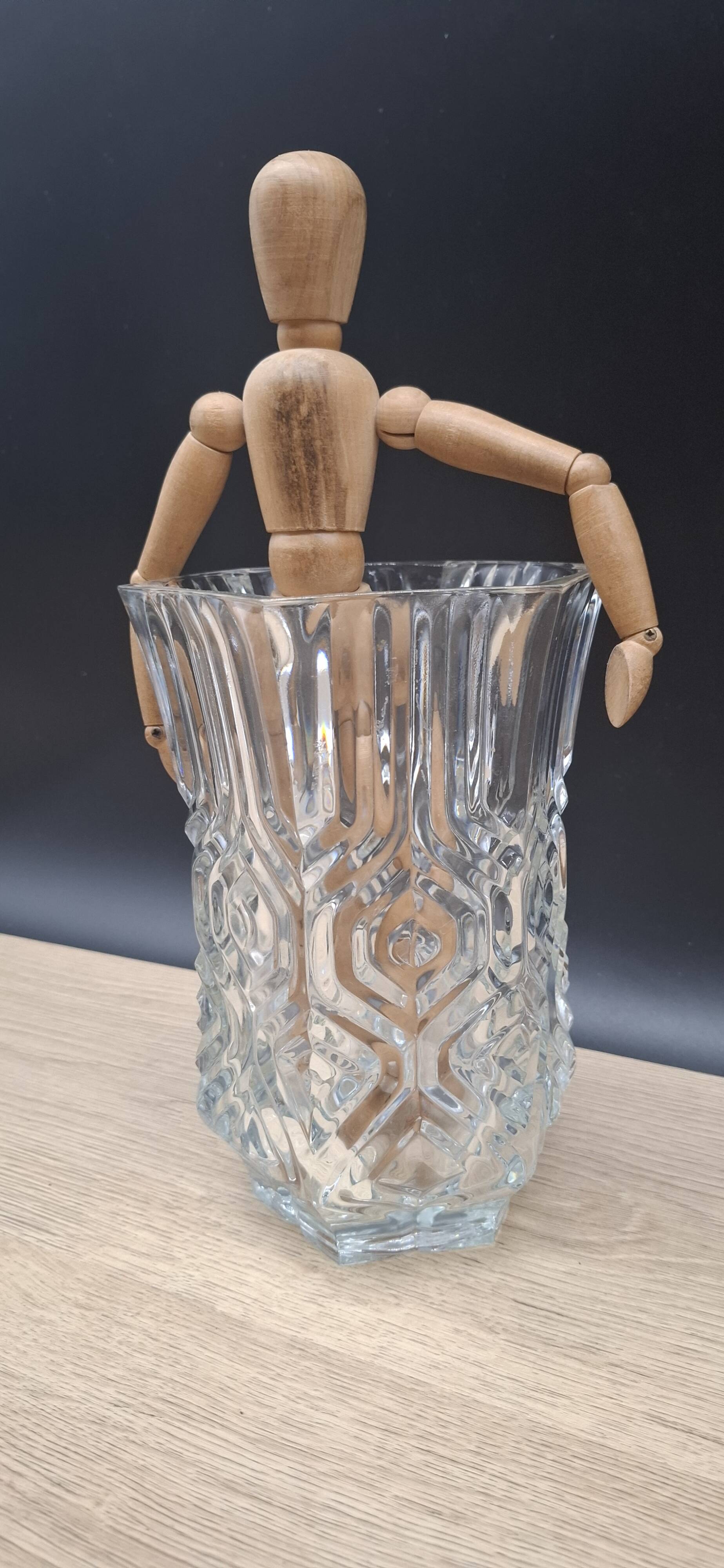 Transparent chiseled vase