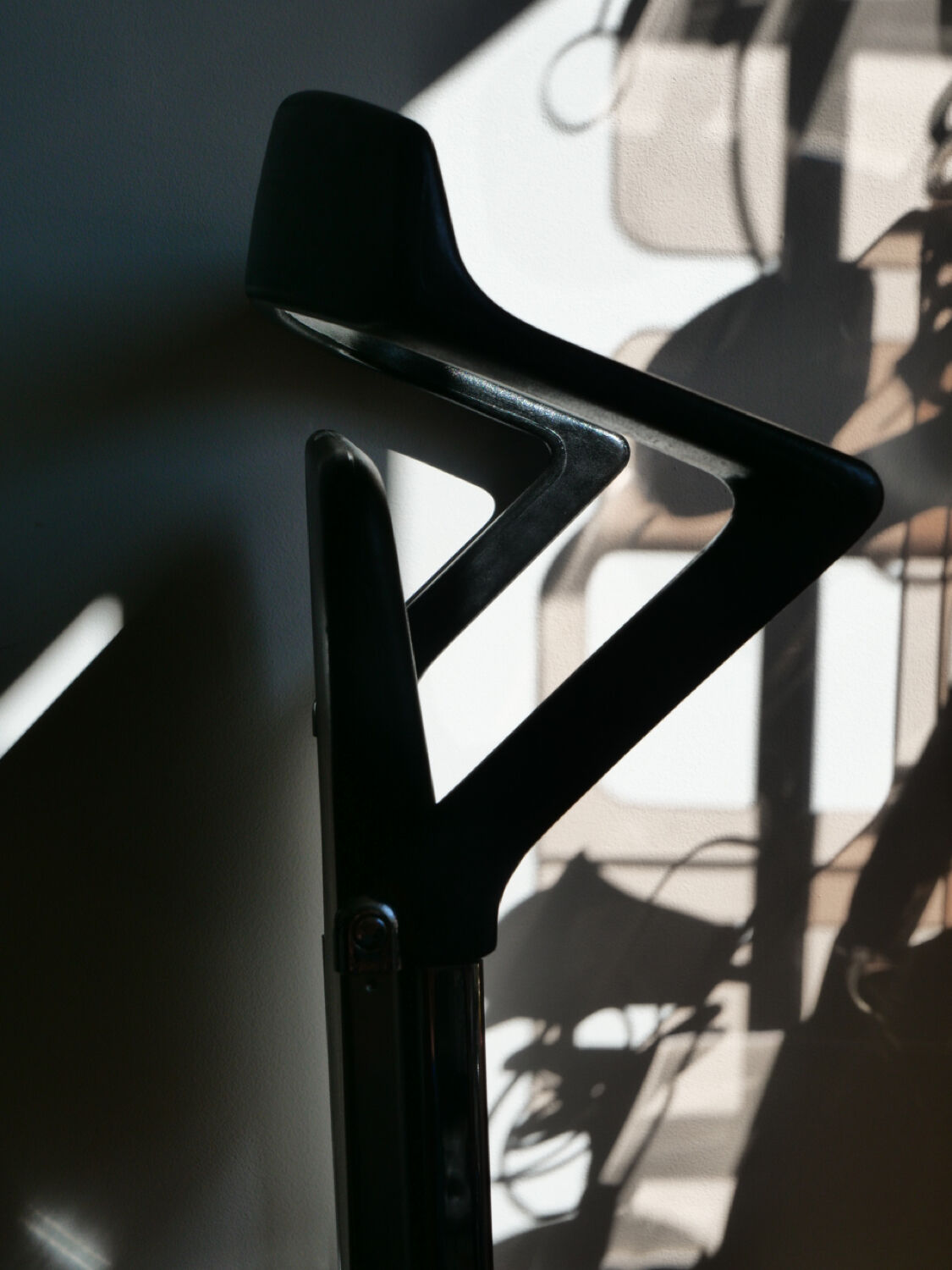 Arch folding chairs