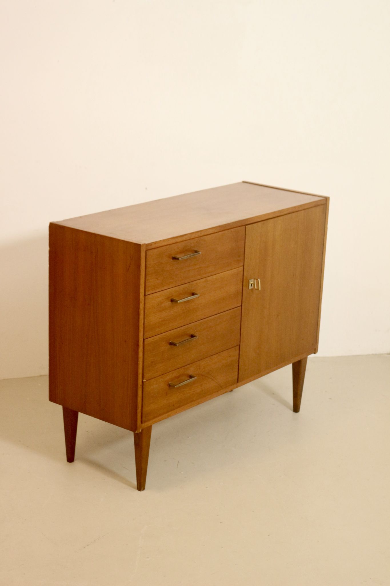 Scandinavian chest of drawers, consisting of 4 drawers, year 60. Ref calypso