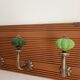 Wall-mounted coat rack in wood – 40 cm – 4 hooks in metal and green ceramic