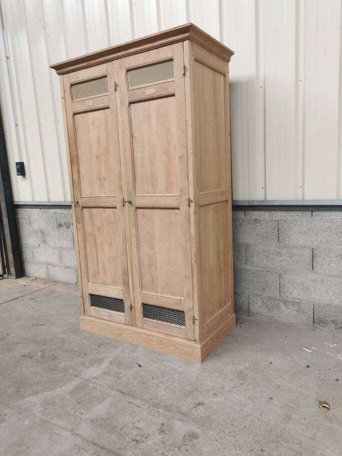 solid oak locker room Banque de France 1930